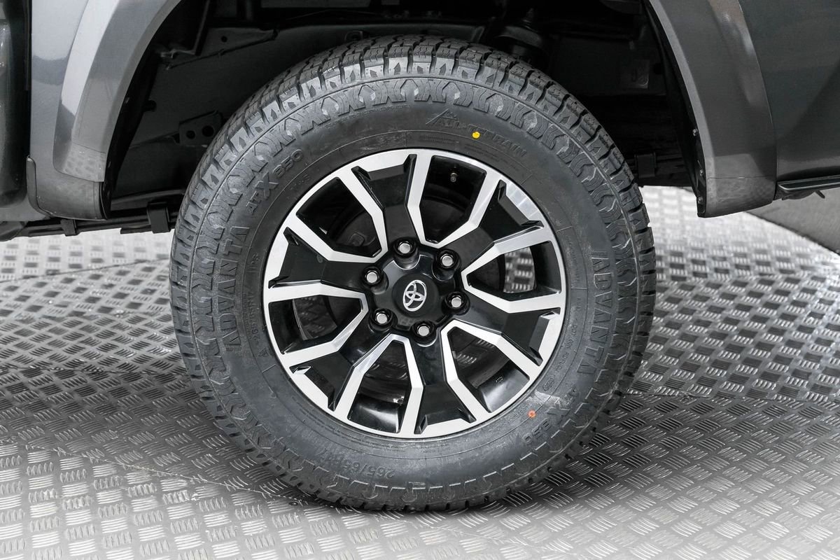 Used 2021 Toyota Tacoma TRD Sport w/ Technology Package image 39