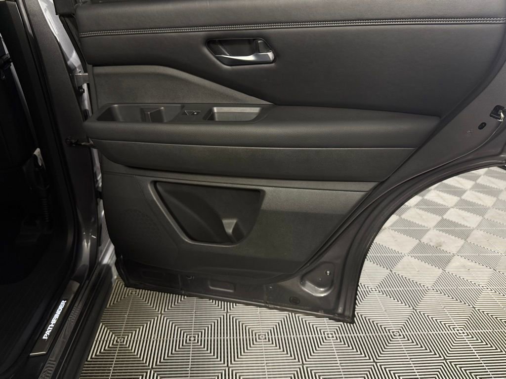 Used 2022 Nissan Pathfinder Platinum w/ Lighting Package (N92) image 29