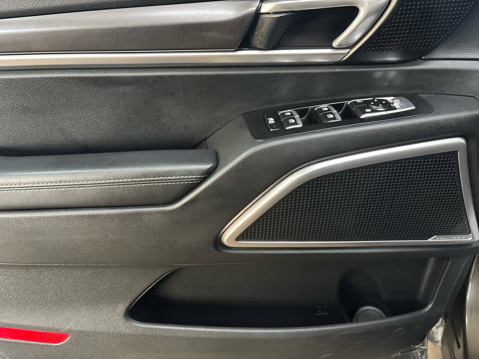 Used 2025 Kia Telluride S image 28