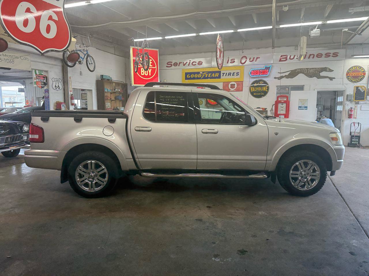 Used 2007 Ford Explorer Sport Trac Limited RWD image 6