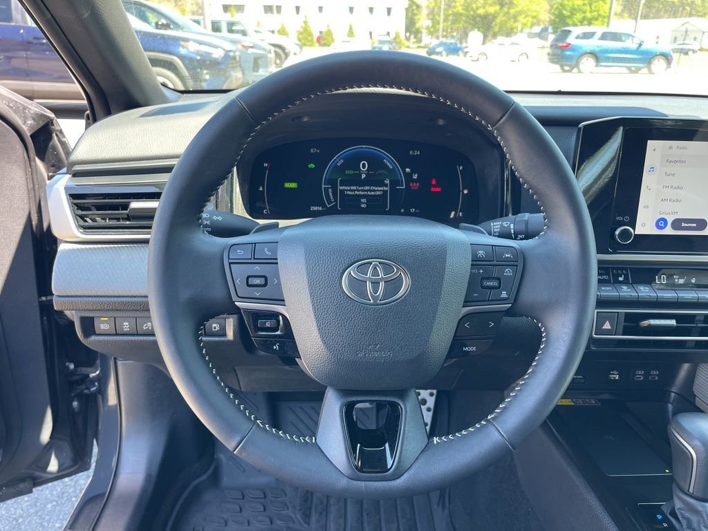 Used 2025 Toyota Camry SE w/ Convenience Package image 16