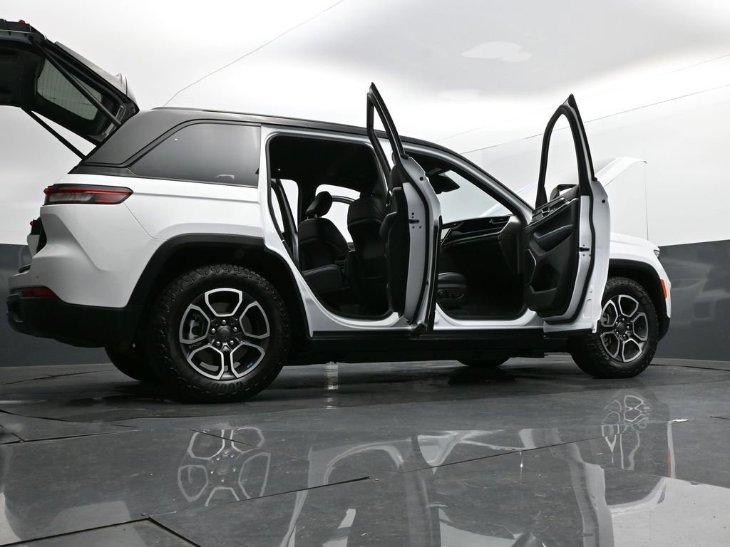 Used 2023 Jeep Grand Cherokee Trailhawk w/ Luxury Tech Group III AWD/4WD image 39