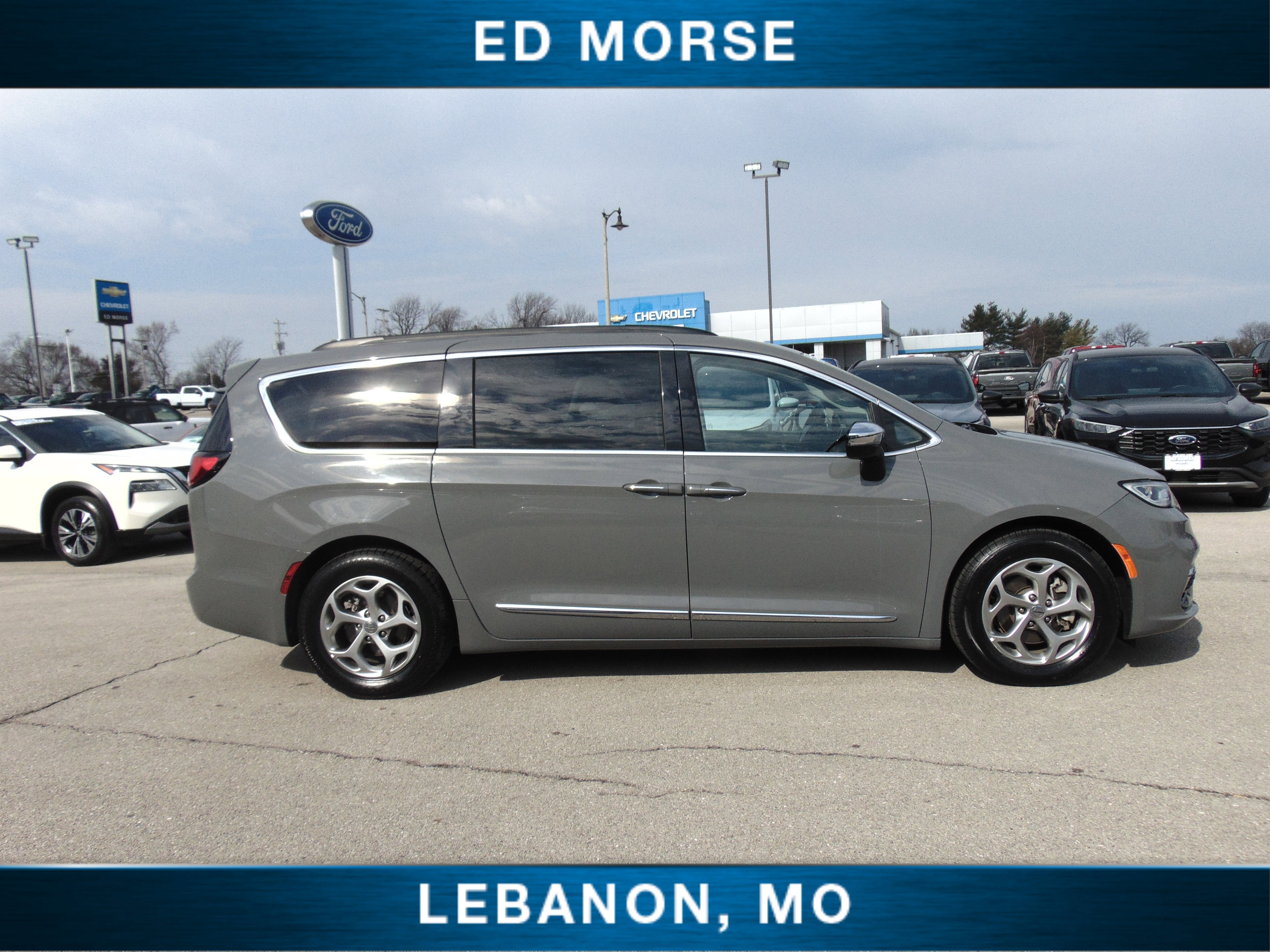Used 2023 Chrysler Pacifica Limited image 5