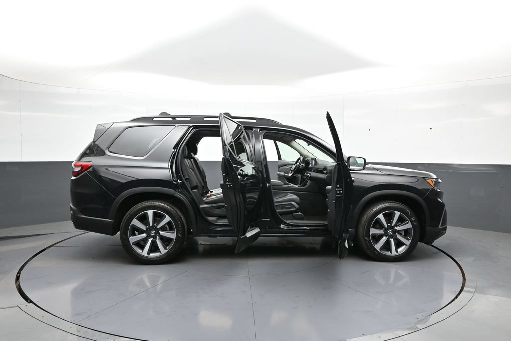 Certified 2025 Honda Pilot Touring image 45