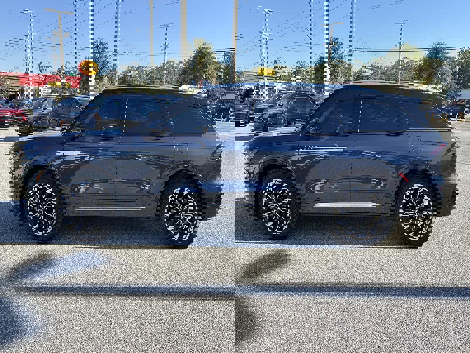 Used 2024 Lincoln Nautilus Reserve image 6