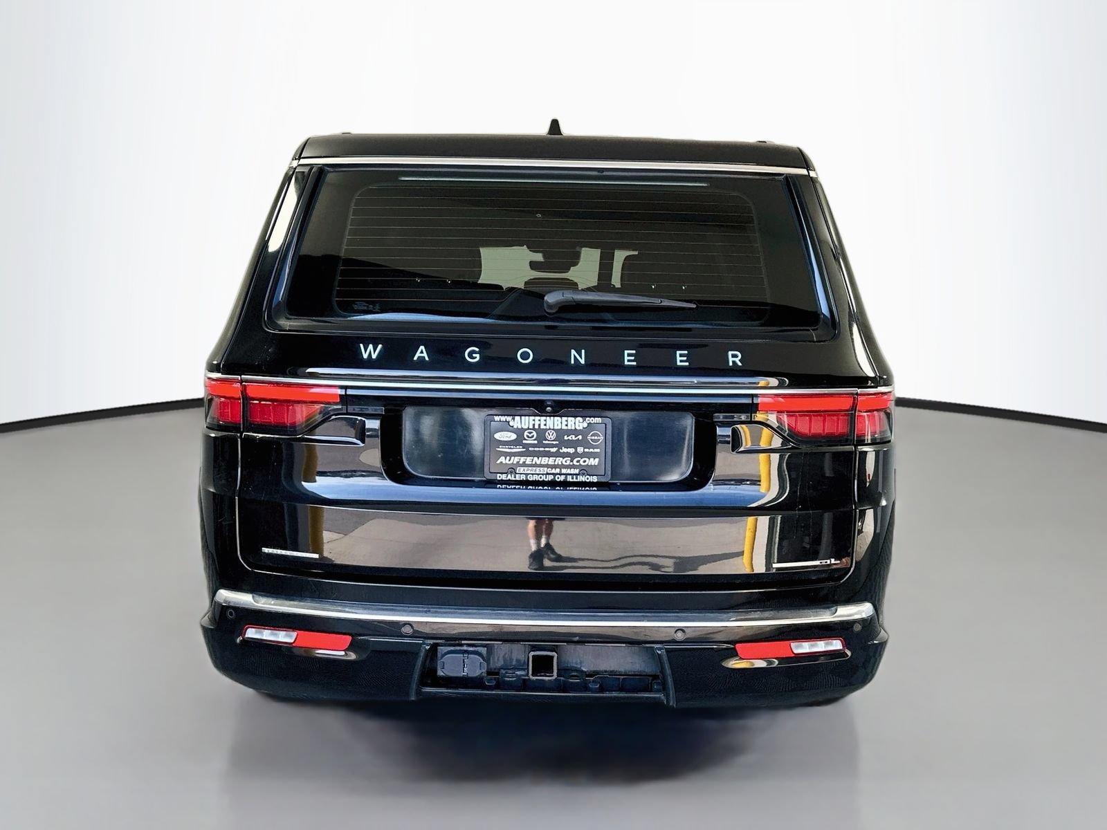 Used 2023 Jeep Wagoneer L Series II AWD/4WD image 6