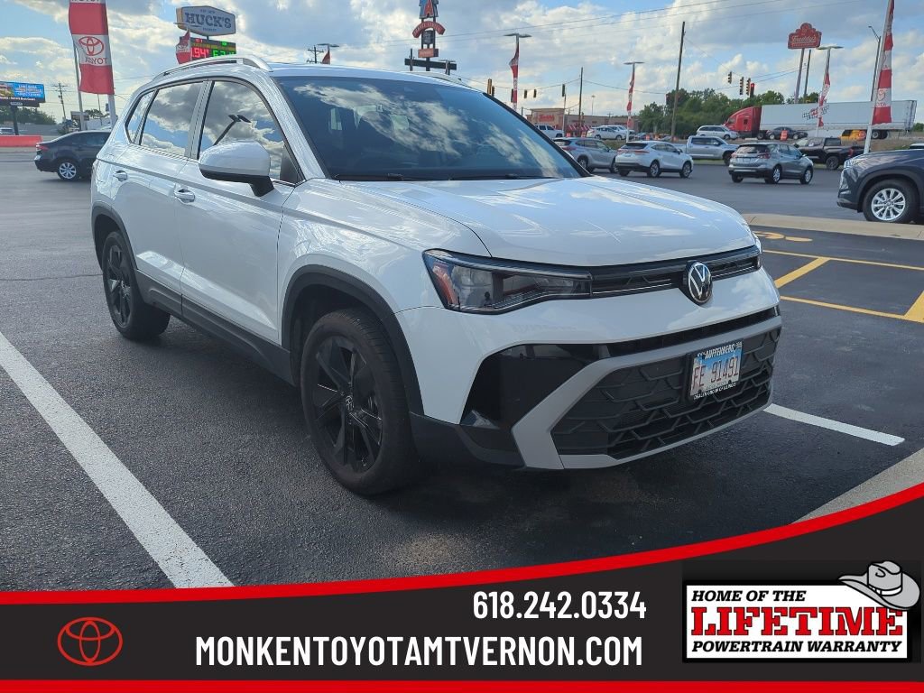 Used 2025 Volkswagen Taos SE w/ Panoramic Sunroof Package FWD image 1