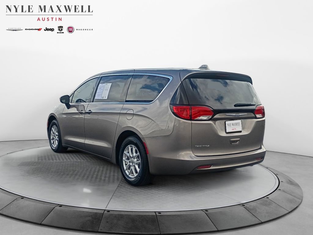 Used 2017 Chrysler Pacifica Touring image 14