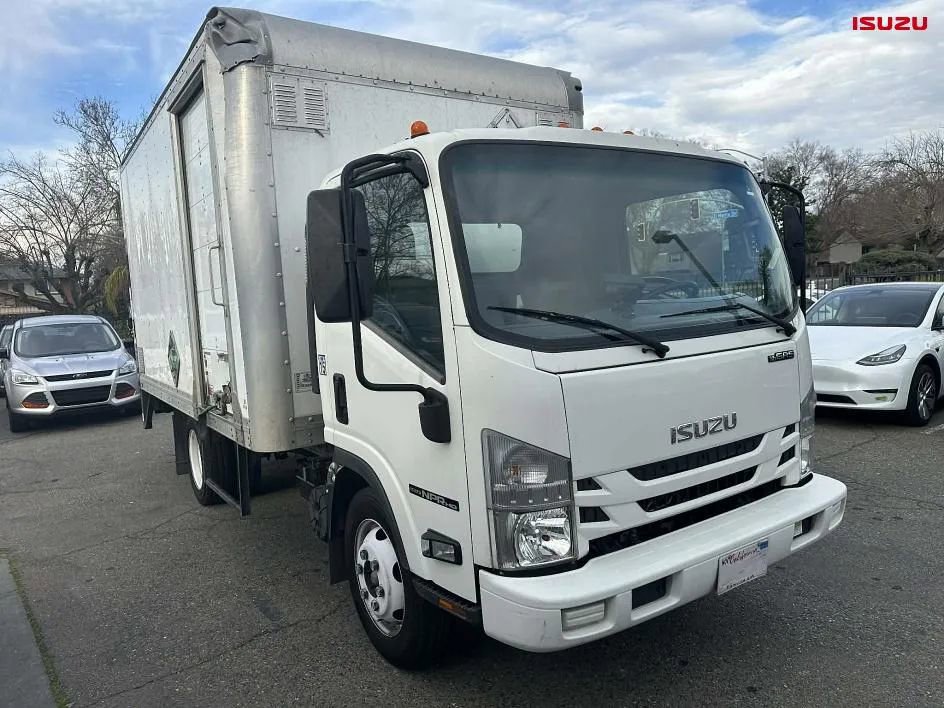 Used 2020 Isuzu NPR image 1
