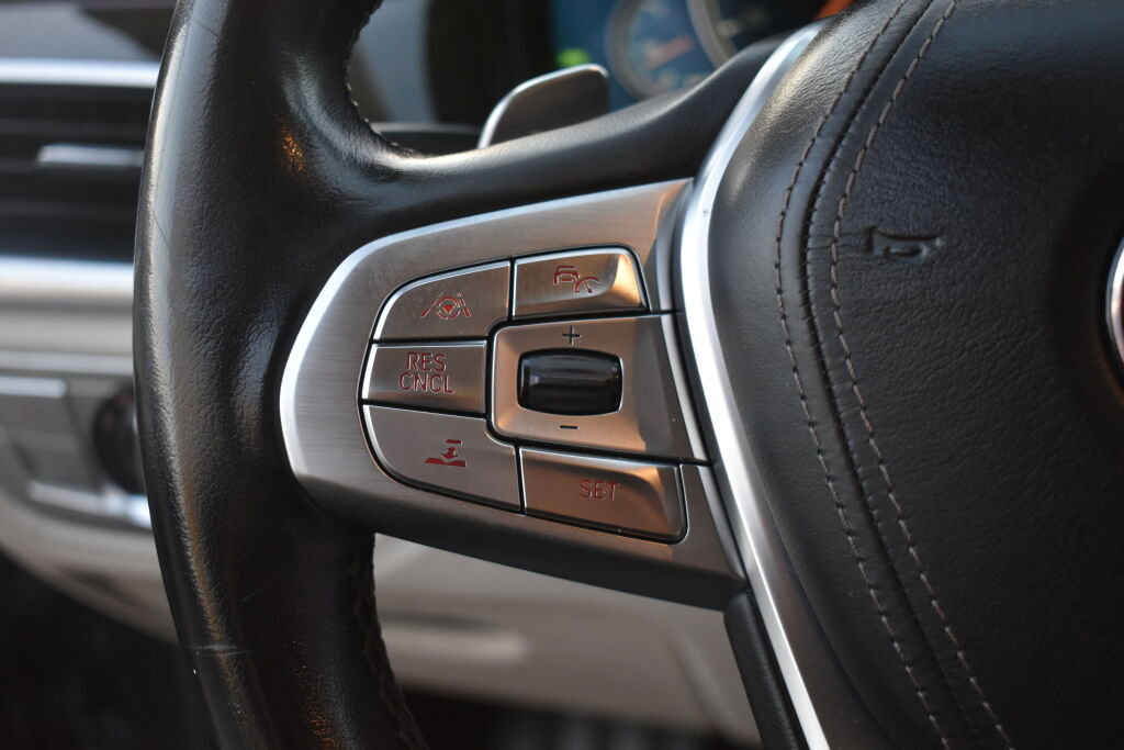 Used 2017 BMW 740i image 19