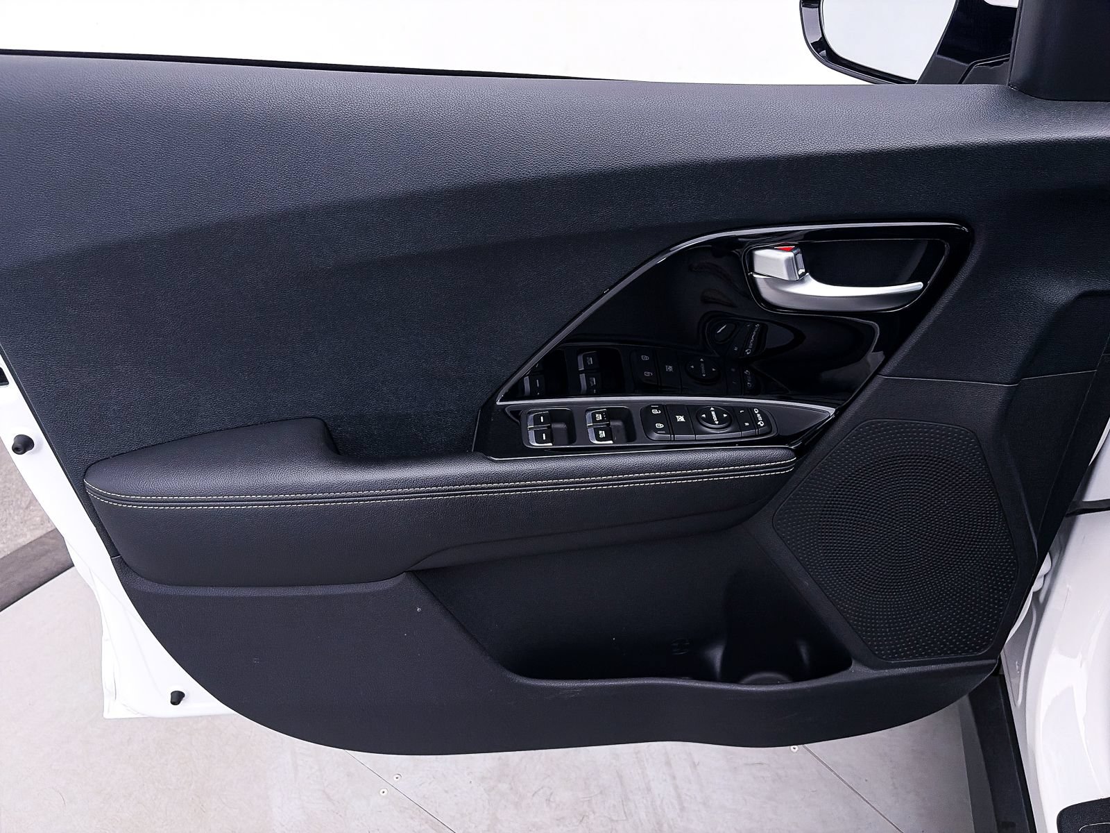 Certified 2022 Kia Niro EX FWD image 15