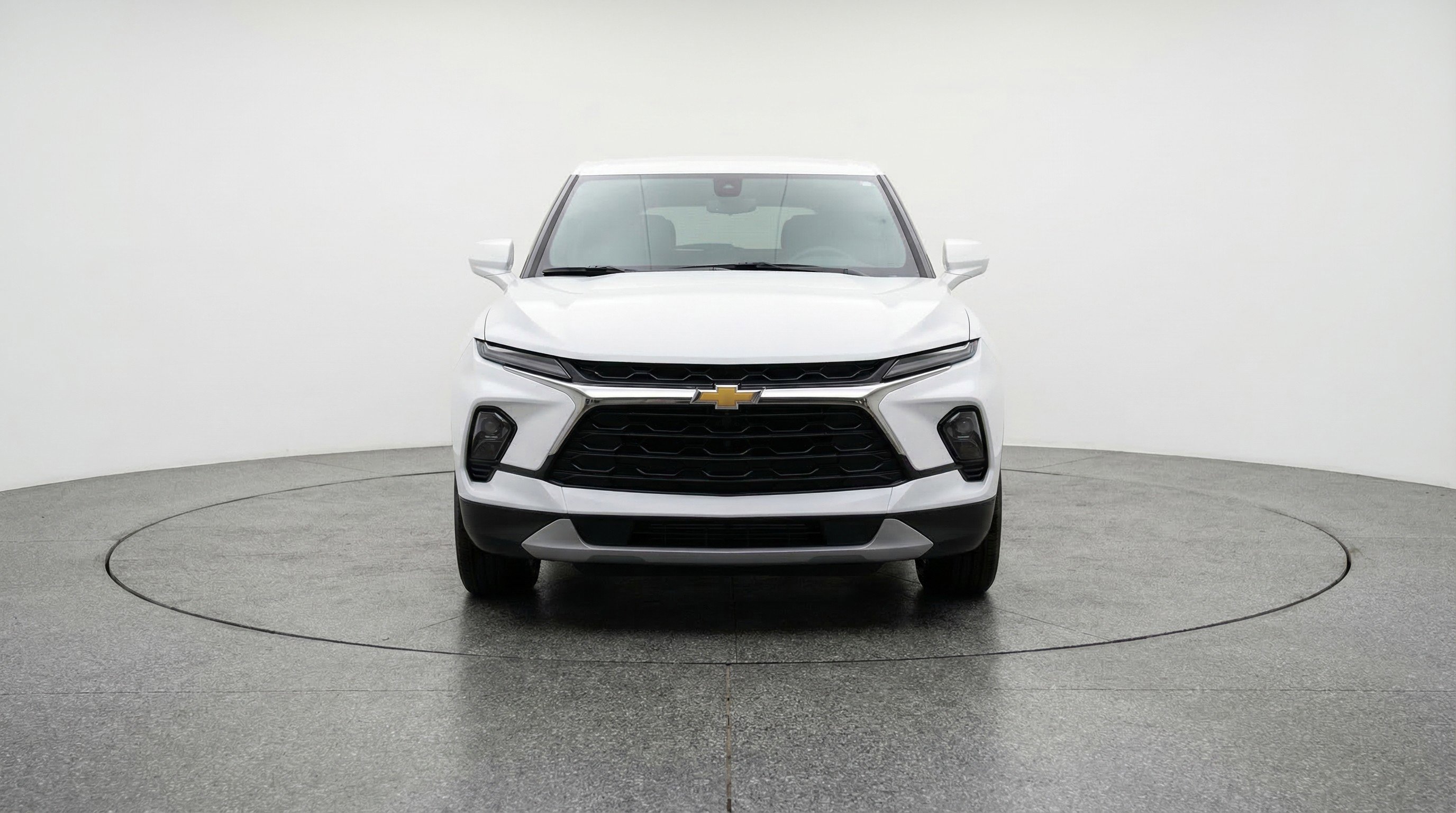 Used 2025 Chevrolet Blazer LT image 2