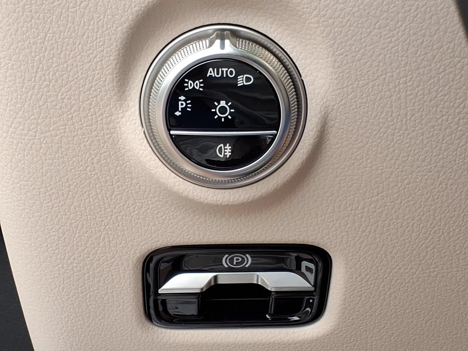 Used 2025 Mercedes-Benz C 300 4MATIC Sedan image 17
