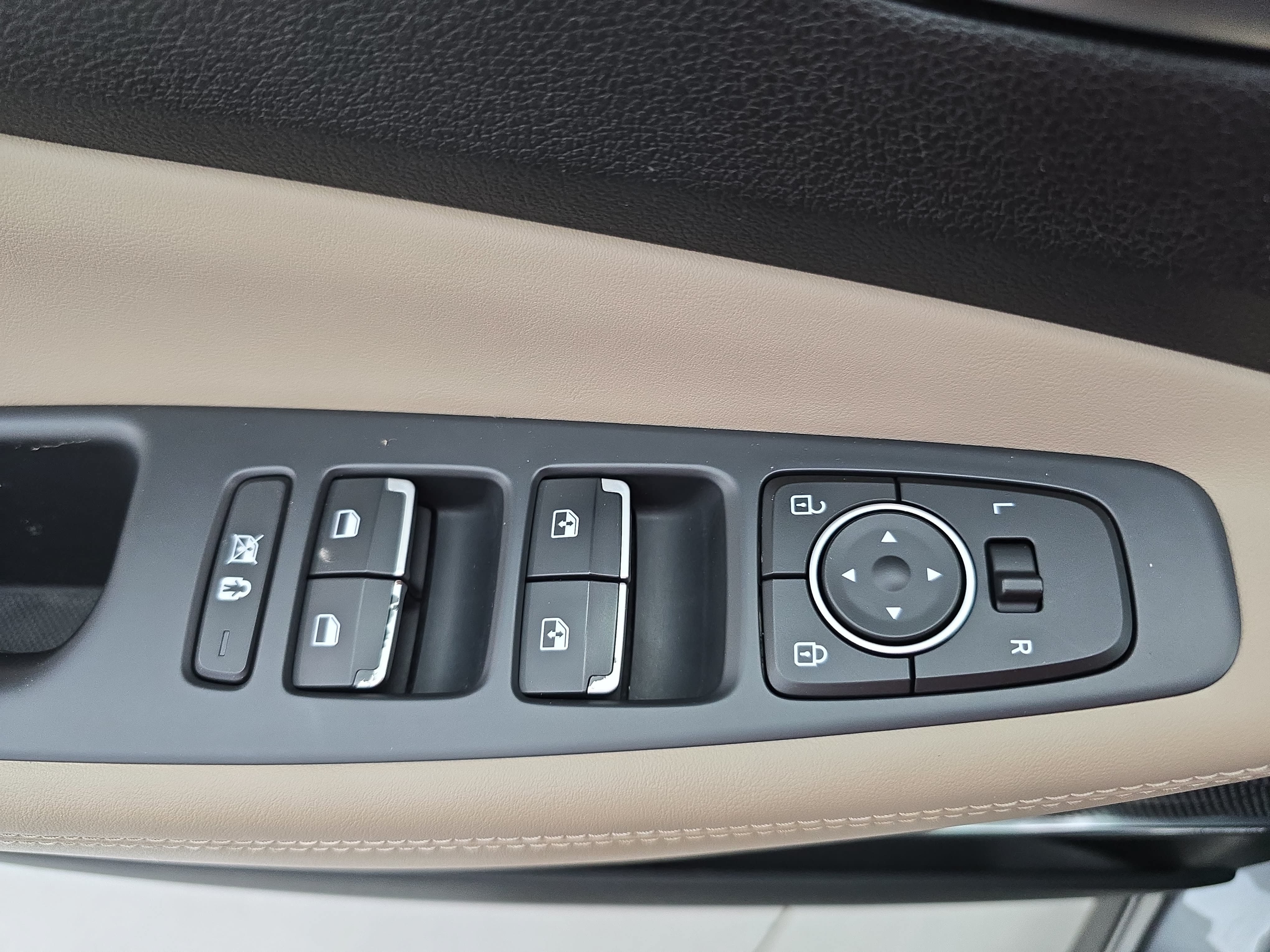 Used 2019 Hyundai Santa Fe Limited FWD image 27