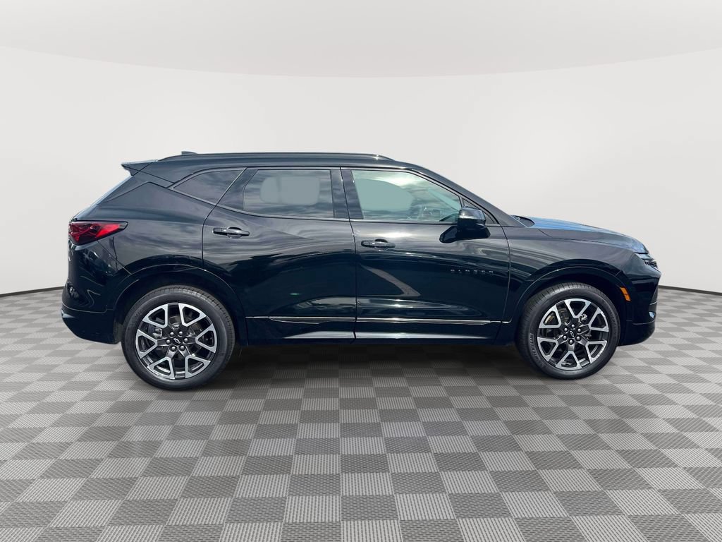 Used 2023 Chevrolet Blazer RS w/ Driver Confidence II Package AWD/4WD image 4