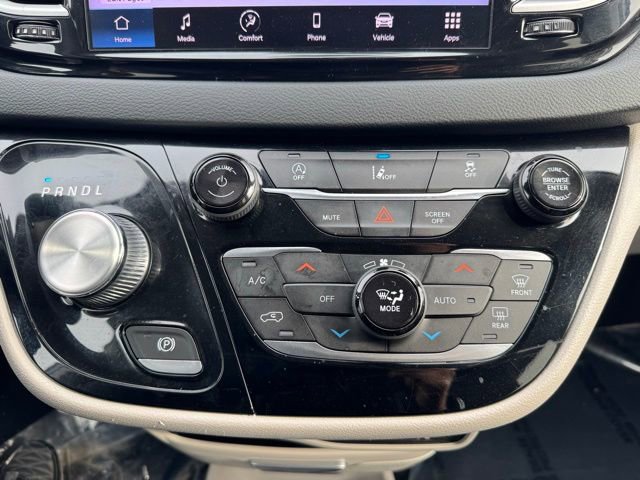 Used 2022 Chrysler Pacifica Touring-L FWD image 13