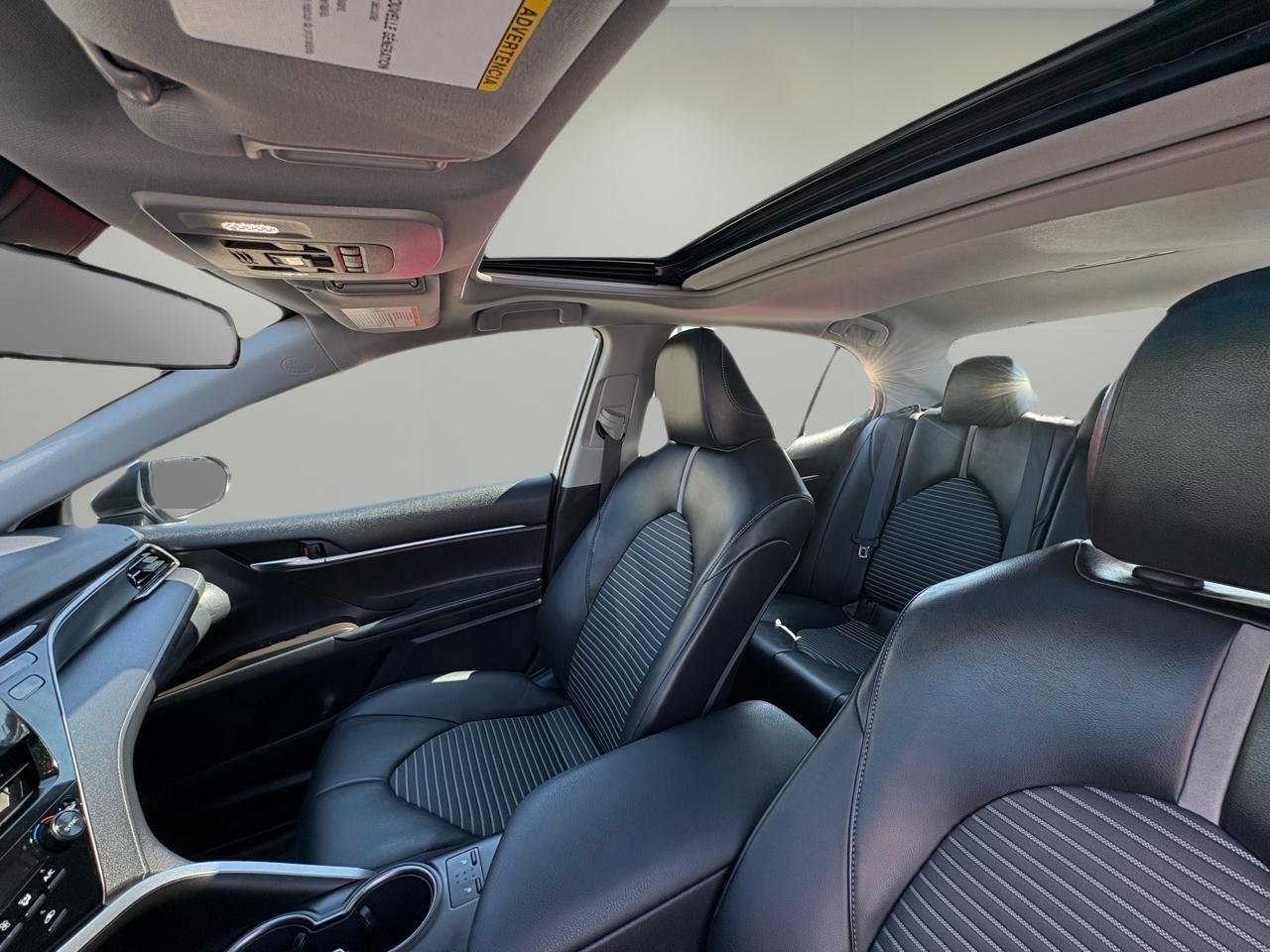 Used 2022 Toyota Camry SE w/ Cold Weather Package image 15