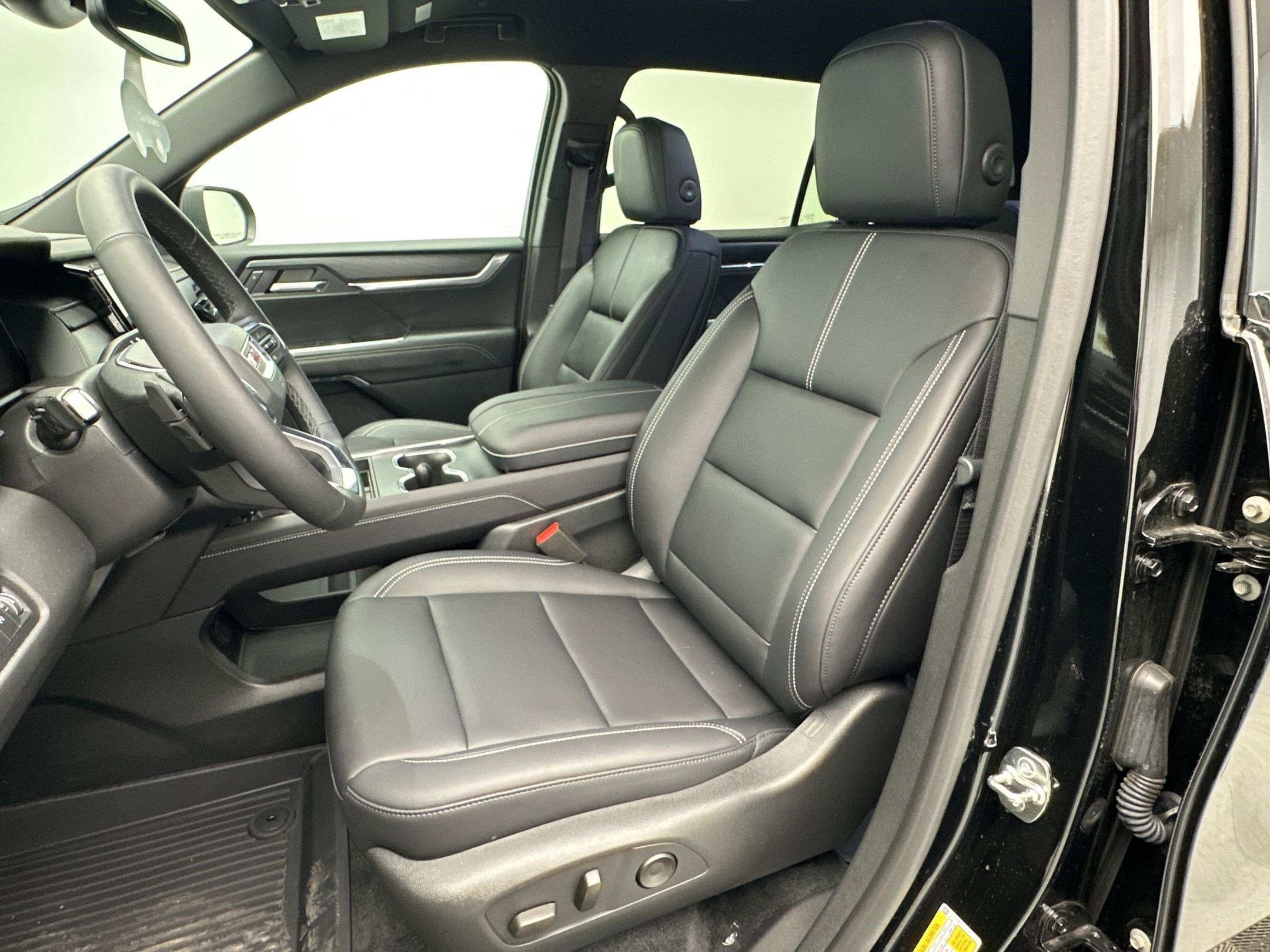 Used 2025 GMC Acadia Elevation w/ Elevation Premium Package image 5