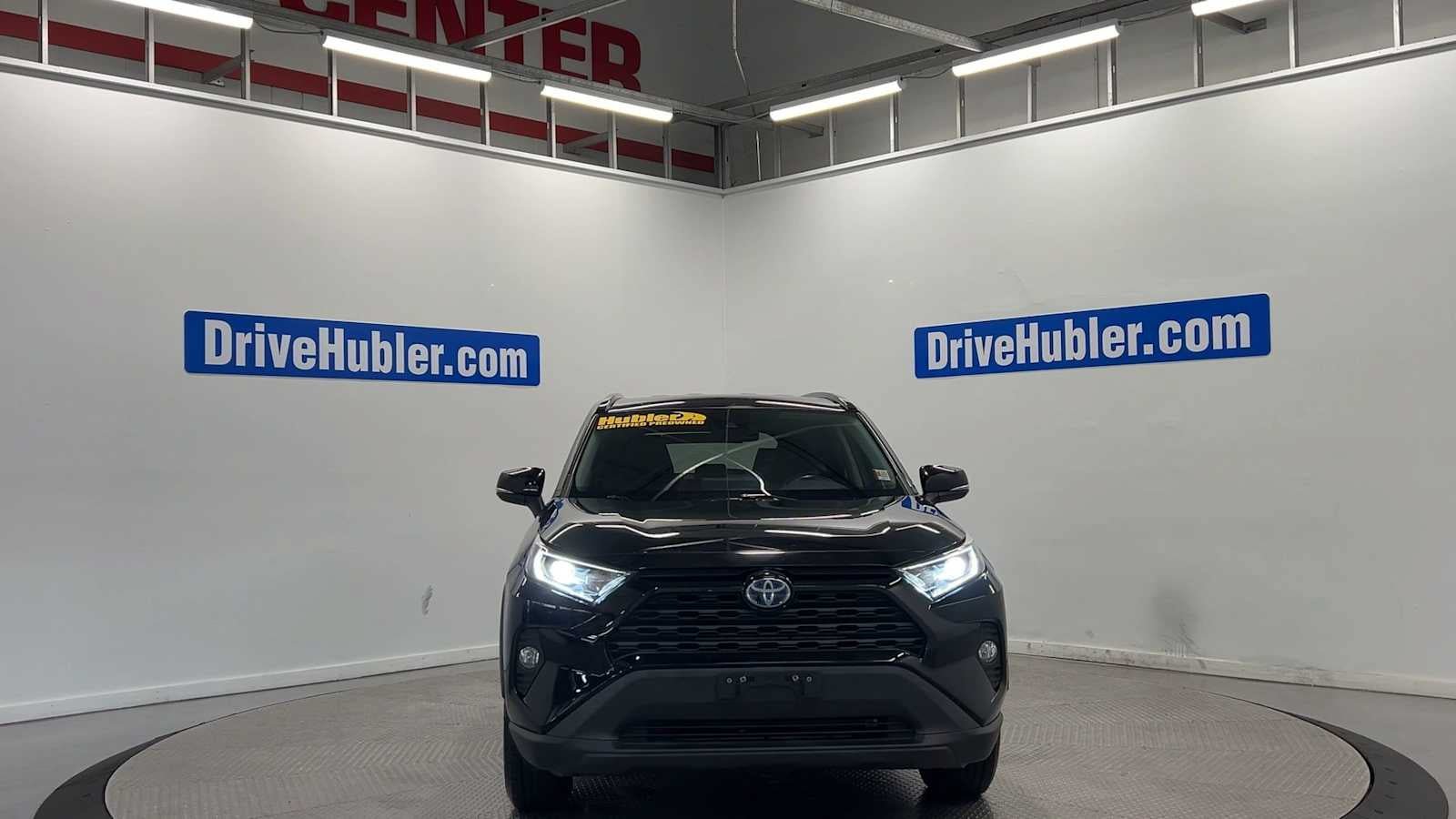 Used 2021 Toyota RAV4 XLE AWD/4WD image 2