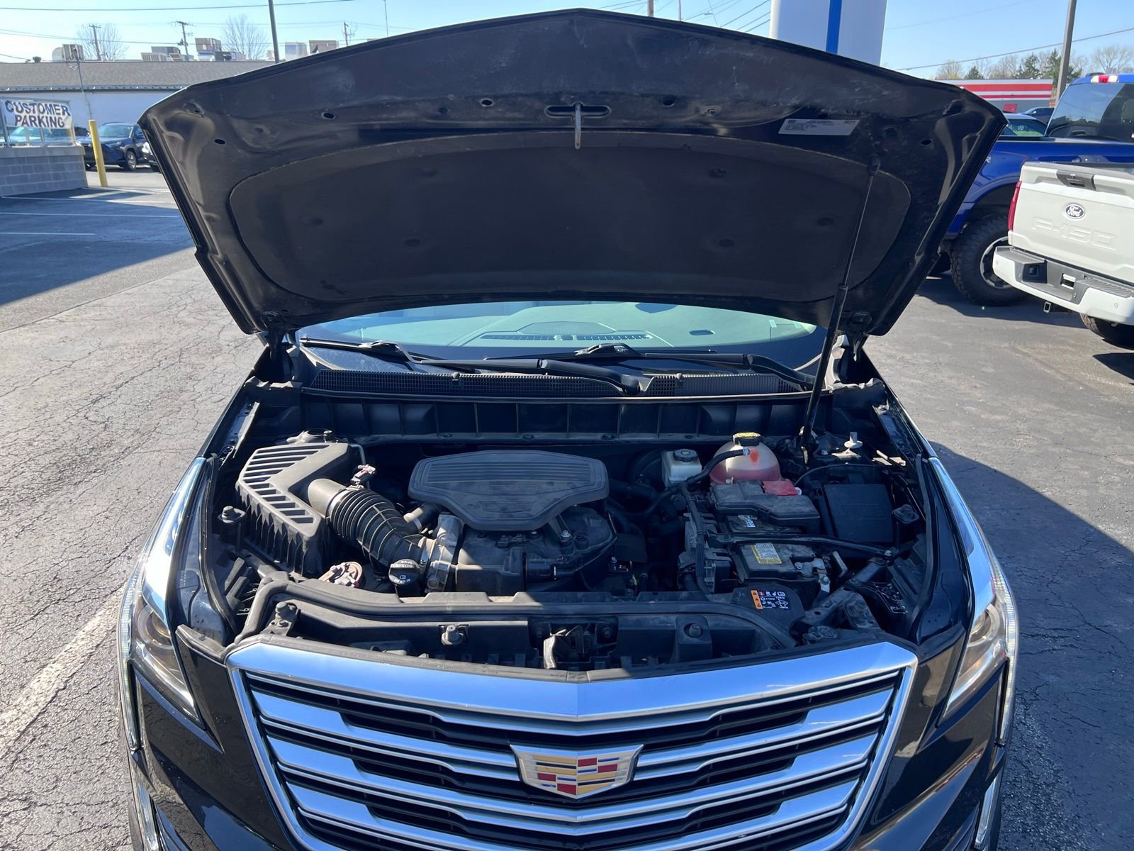 Used 2018 Cadillac XT5 Luxury w/ Driver Awareness Package image 3