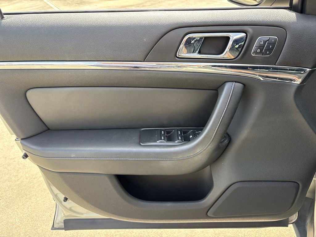 Used 2014 Lincoln MKS image 15