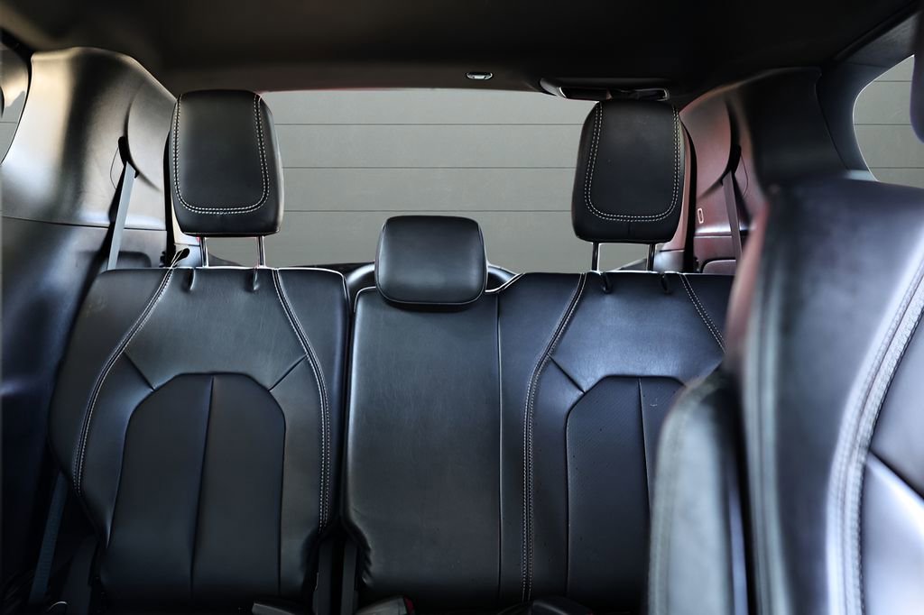 Used 2025 Chrysler Pacifica Select image 59