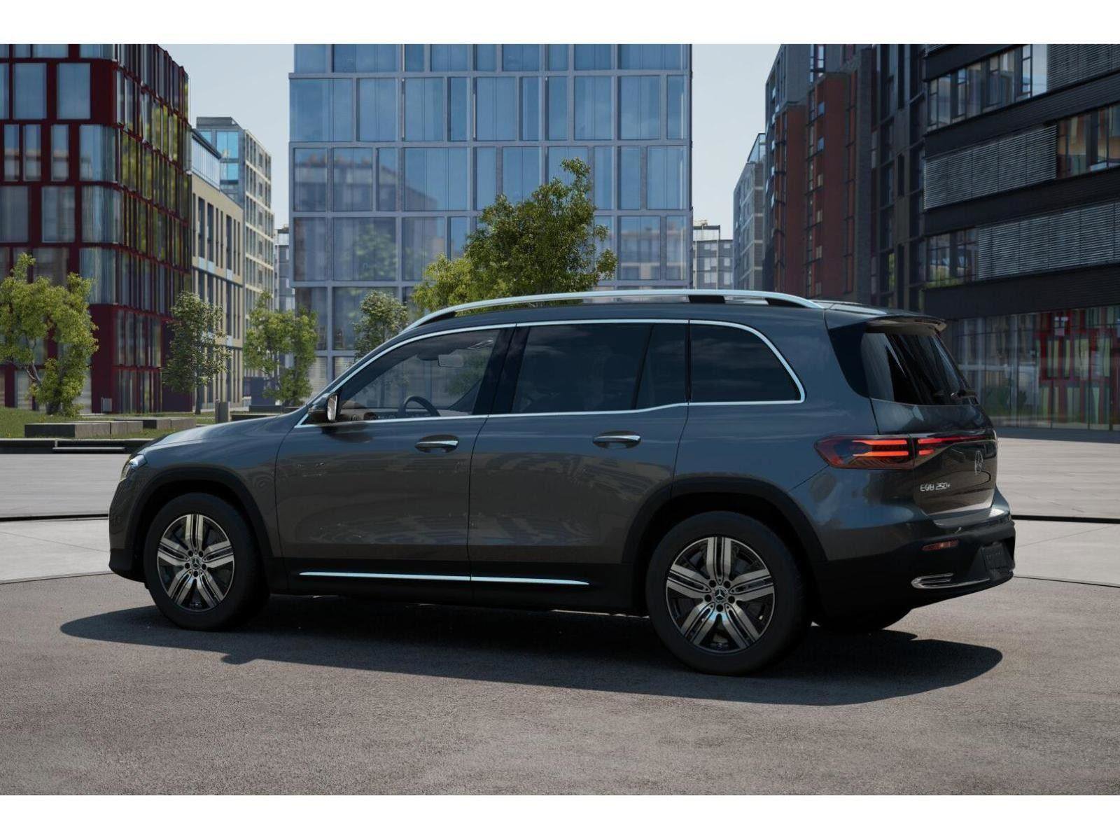 Used 2025 Mercedes-Benz EQB 250+ image 30