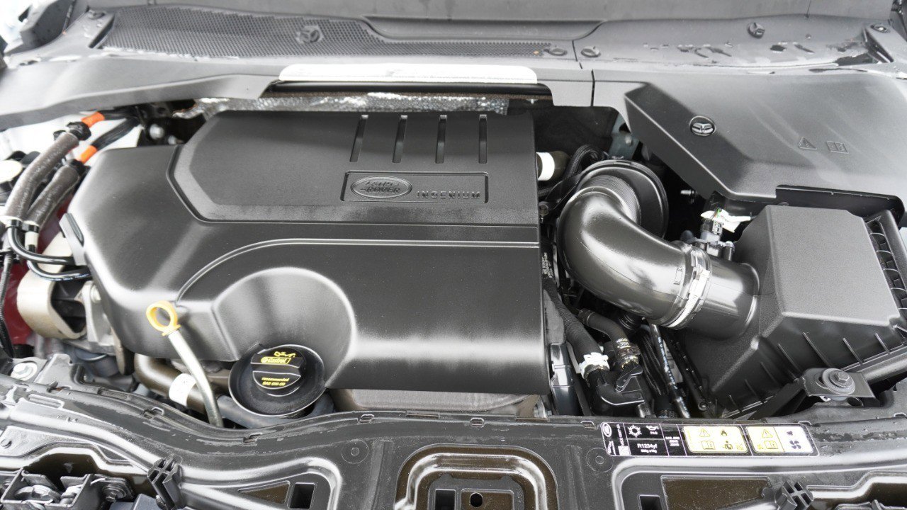 Used 2025 Land Rover Discovery Sport S image 32