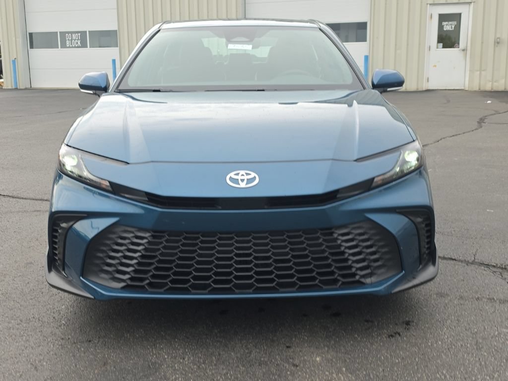 Used 2026 Toyota Camry SE w/ Convenience Package FWD image 2