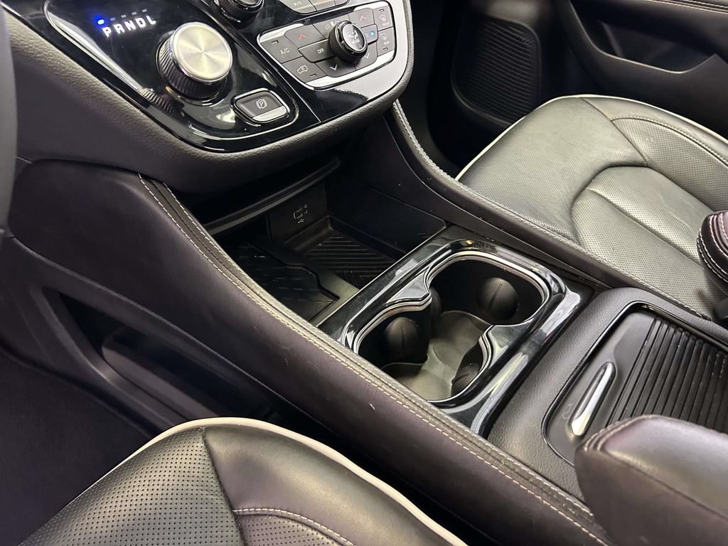 Used 2026 Chrysler Pacifica Limited FWD image 21