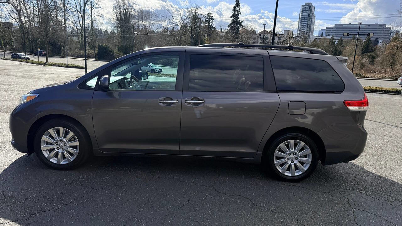 Used 2012 Toyota Sienna Limited w/ Premium Pkg image 14