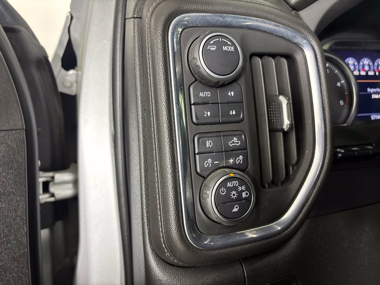 Used 2023 Chevrolet Silverado 2500 High Country w/ Z71 Off-Road Package AWD/4WD image 9