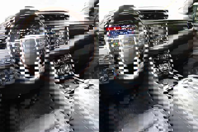 Used 2021 GMC Yukon Denali w/ Denali Premium Package image 5