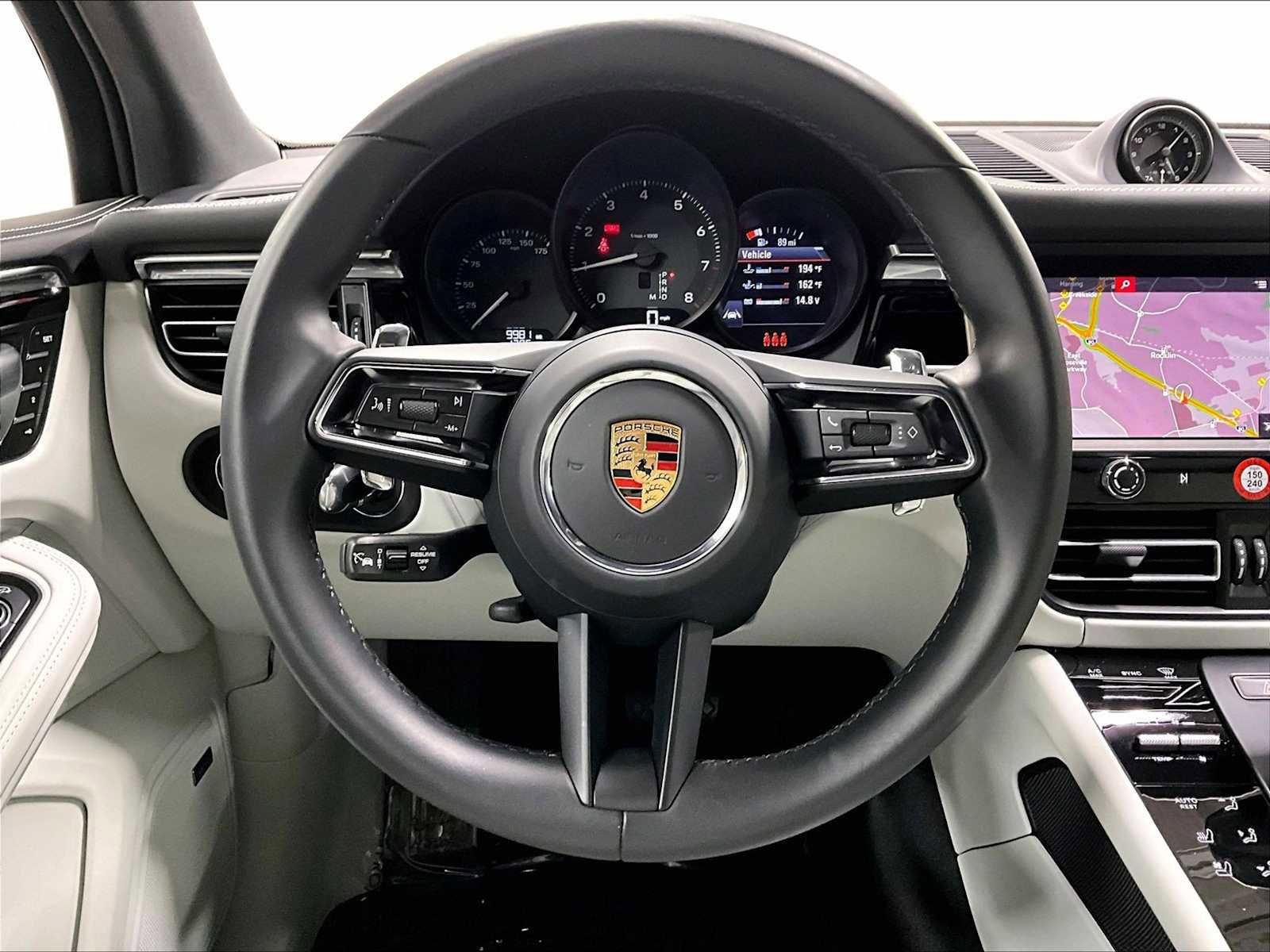 Used 2025 Porsche Macan image 17