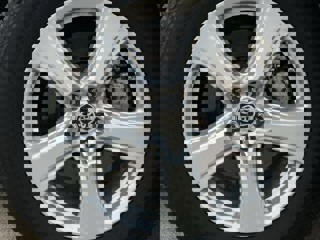 Used 2024 Toyota Highlander LE AWD/4WD image 10