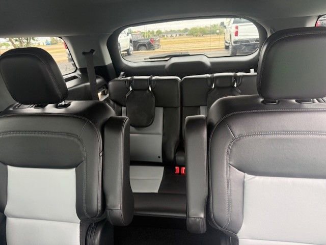 Used 2024 Ford Explorer XLT w/ Equipment Group 202A RWD image 16