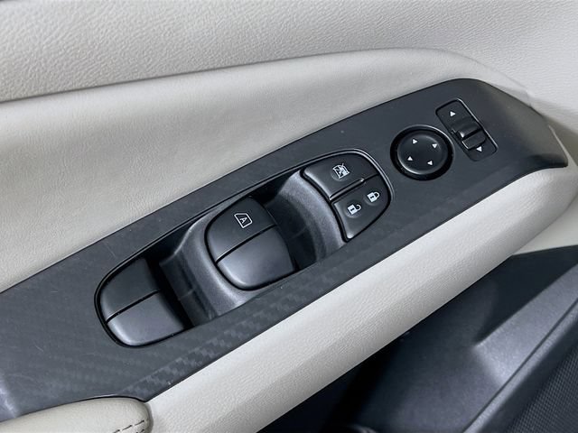 Used 2025 Nissan Altima 2.5 SV FWD image 9