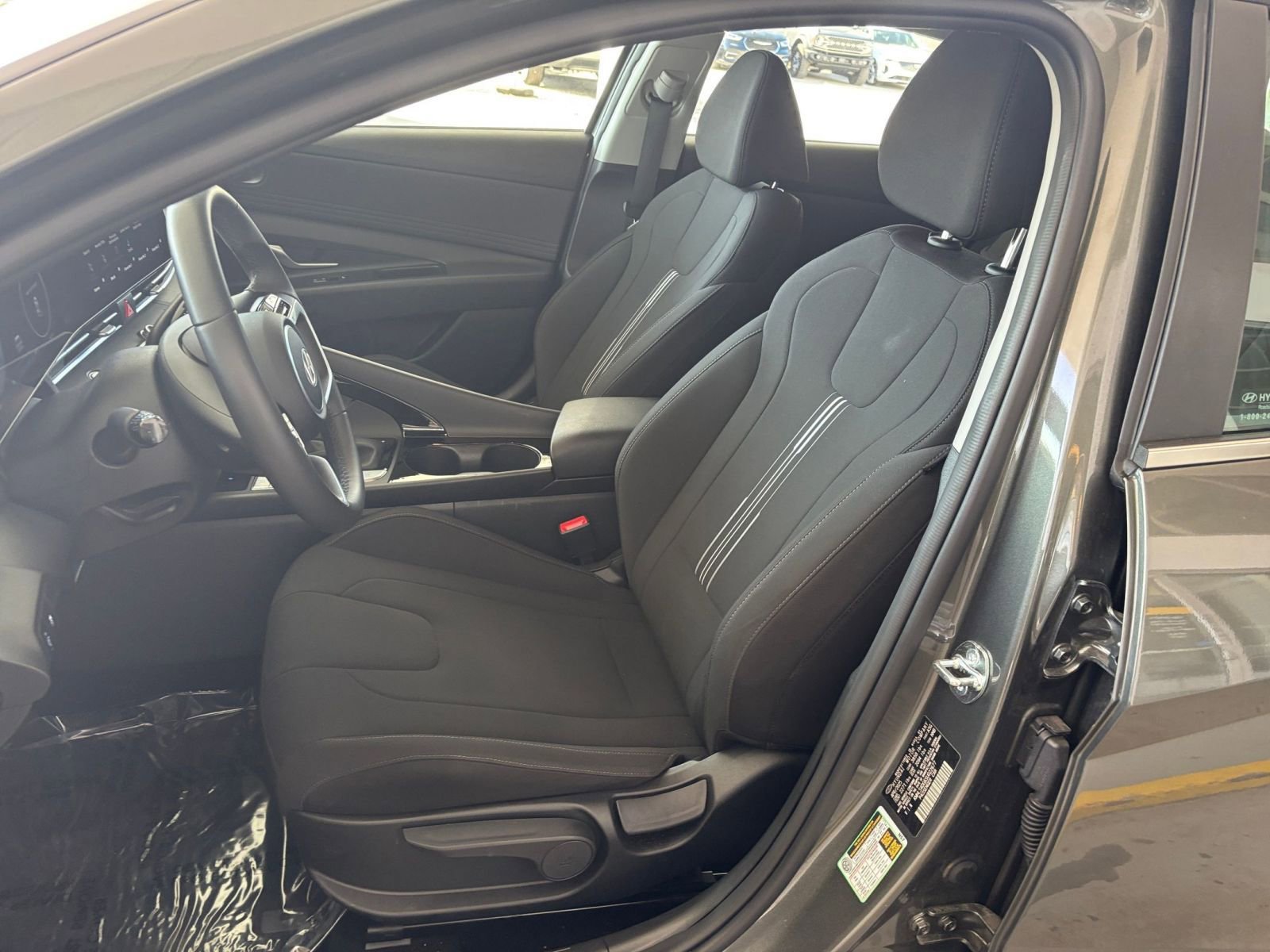 Used 2025 Hyundai Elantra SEL image 39