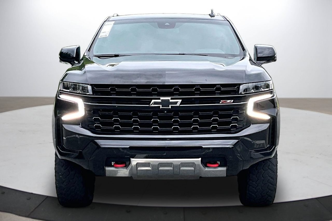 Used 2023 Chevrolet Tahoe Z71 w/ Luxury Package AWD/4WD image 3