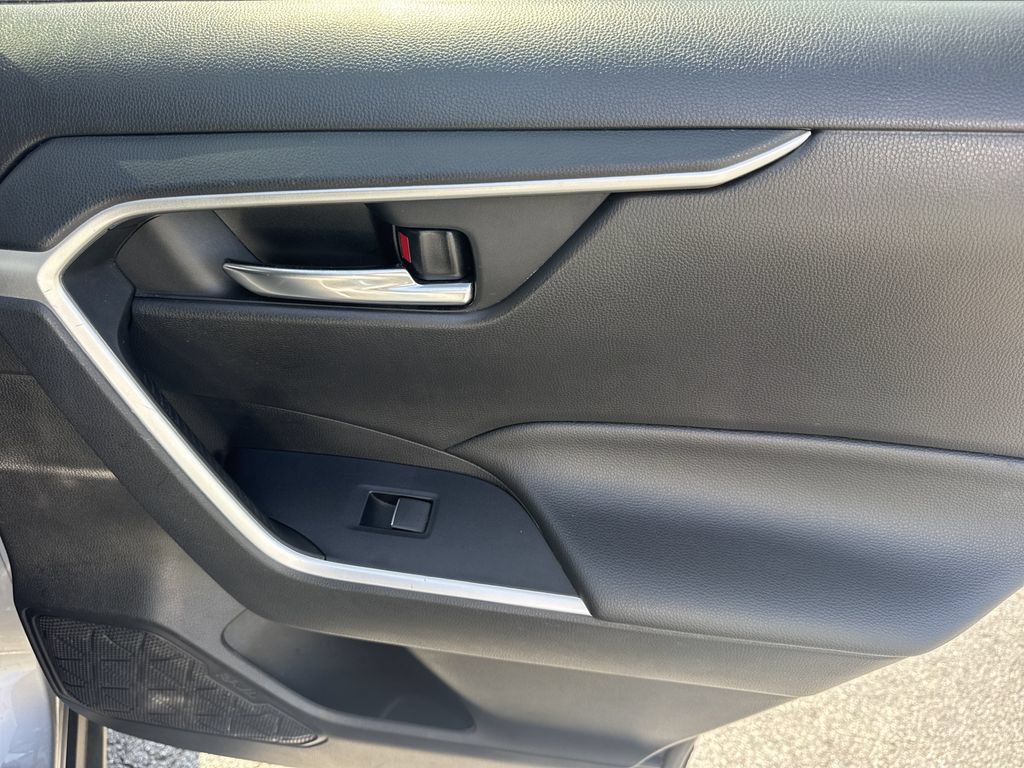 Used 2021 Toyota RAV4 XLE Premium FWD image 16