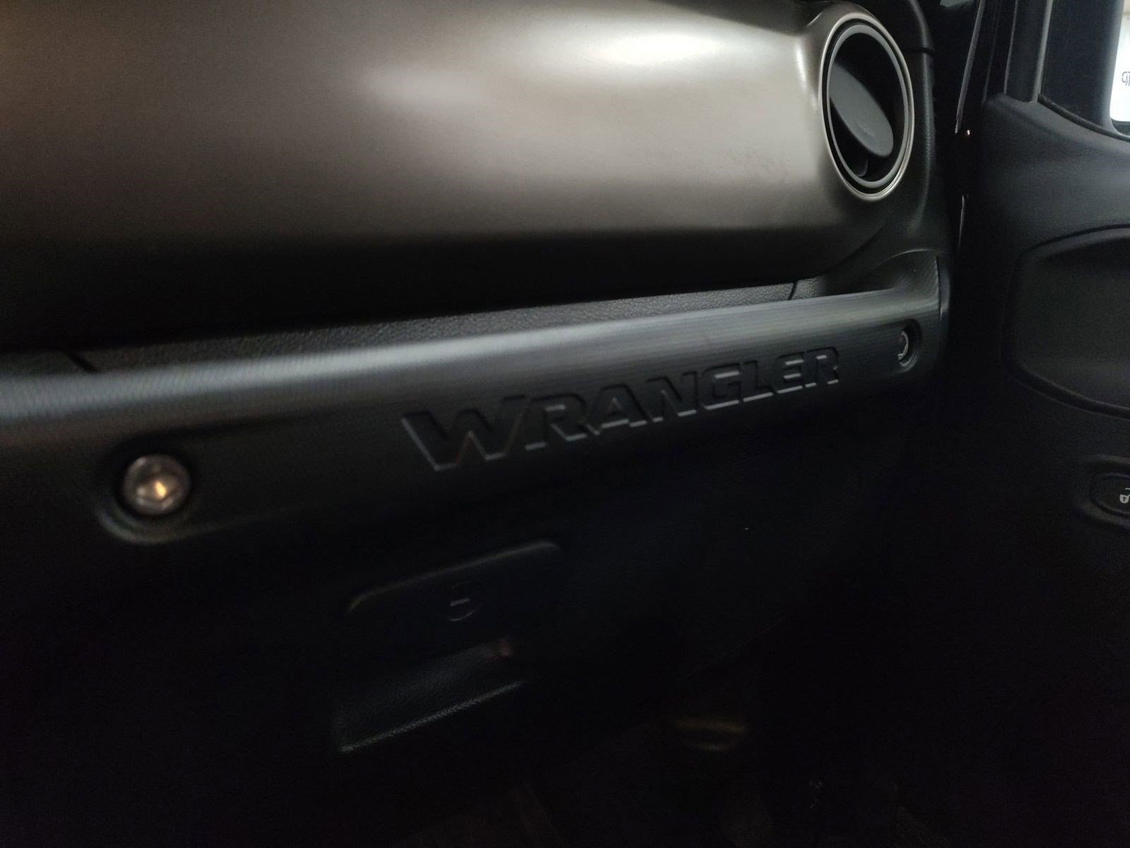 Used 2019 Jeep Wrangler Sport image 22