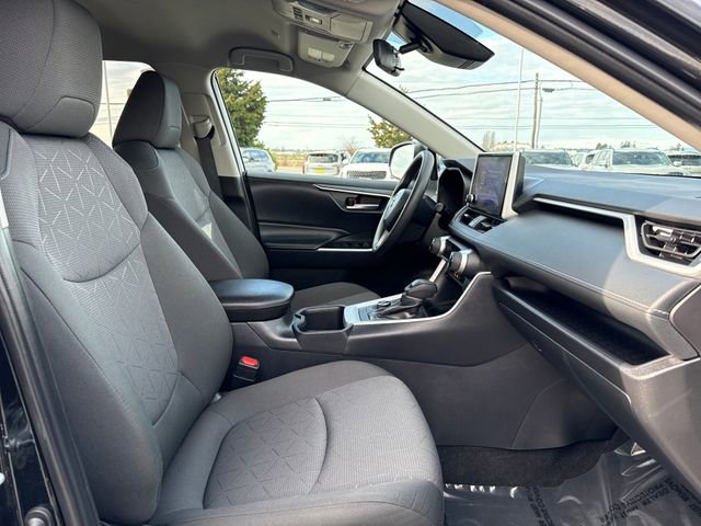 Used 2025 Toyota RAV4 XLE AWD/4WD image 12