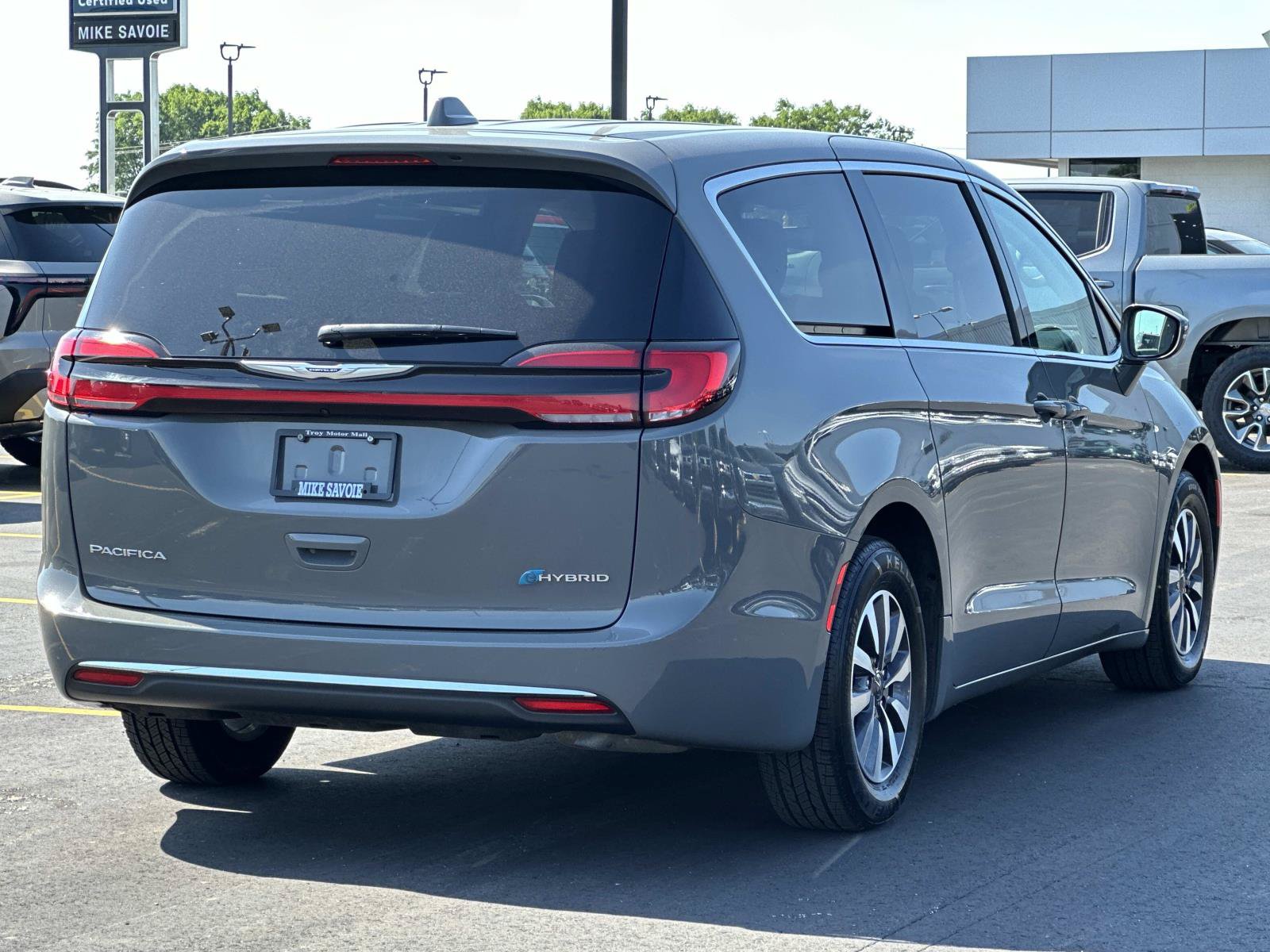 Used 2022 Chrysler Pacifica Touring-L FWD image 4