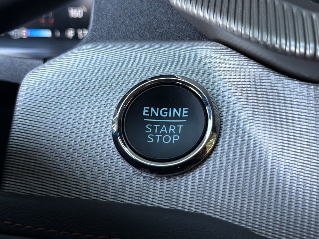 Used 2025 Ford Explorer Active image 6