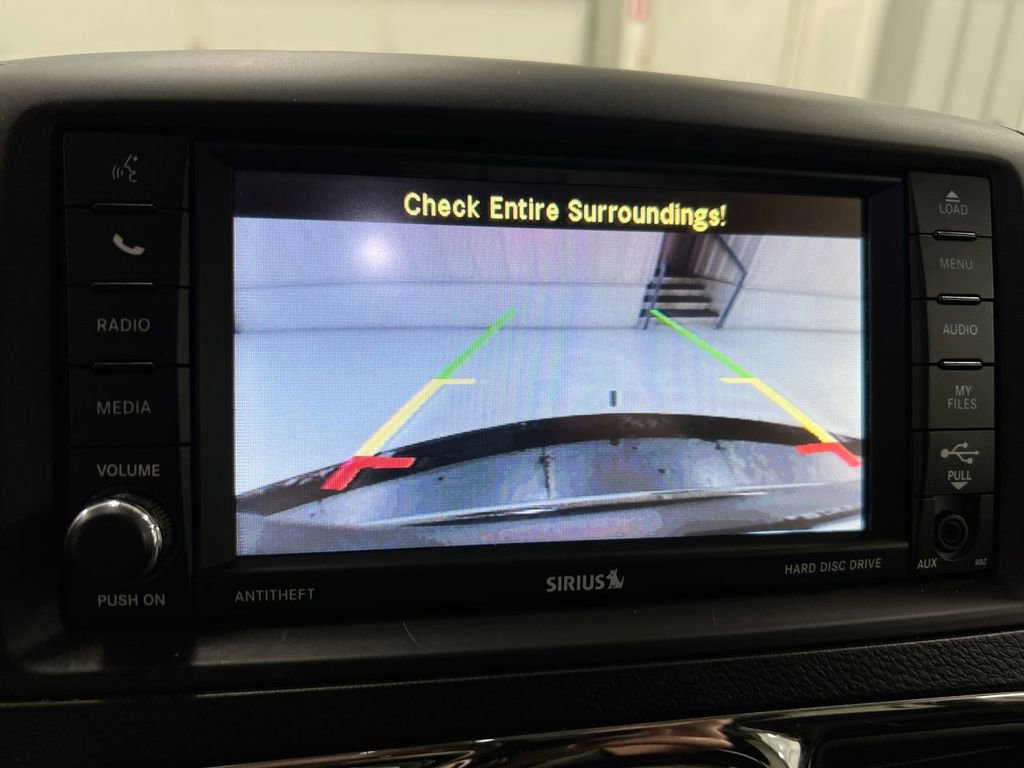 Used 2014 Chrysler Town & Country Touring FWD image 10