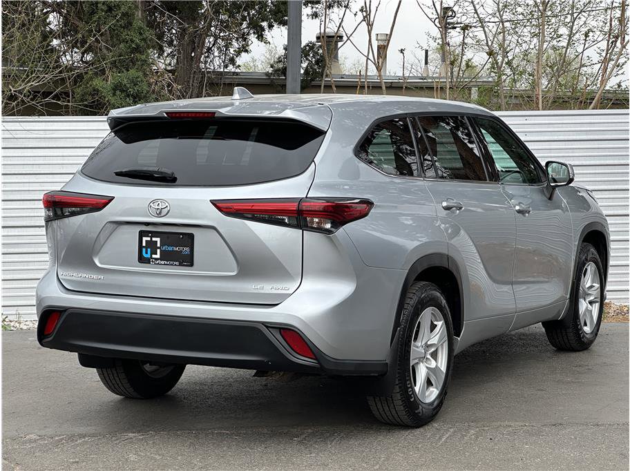 Used 2020 Toyota Highlander LE AWD/4WD image 10