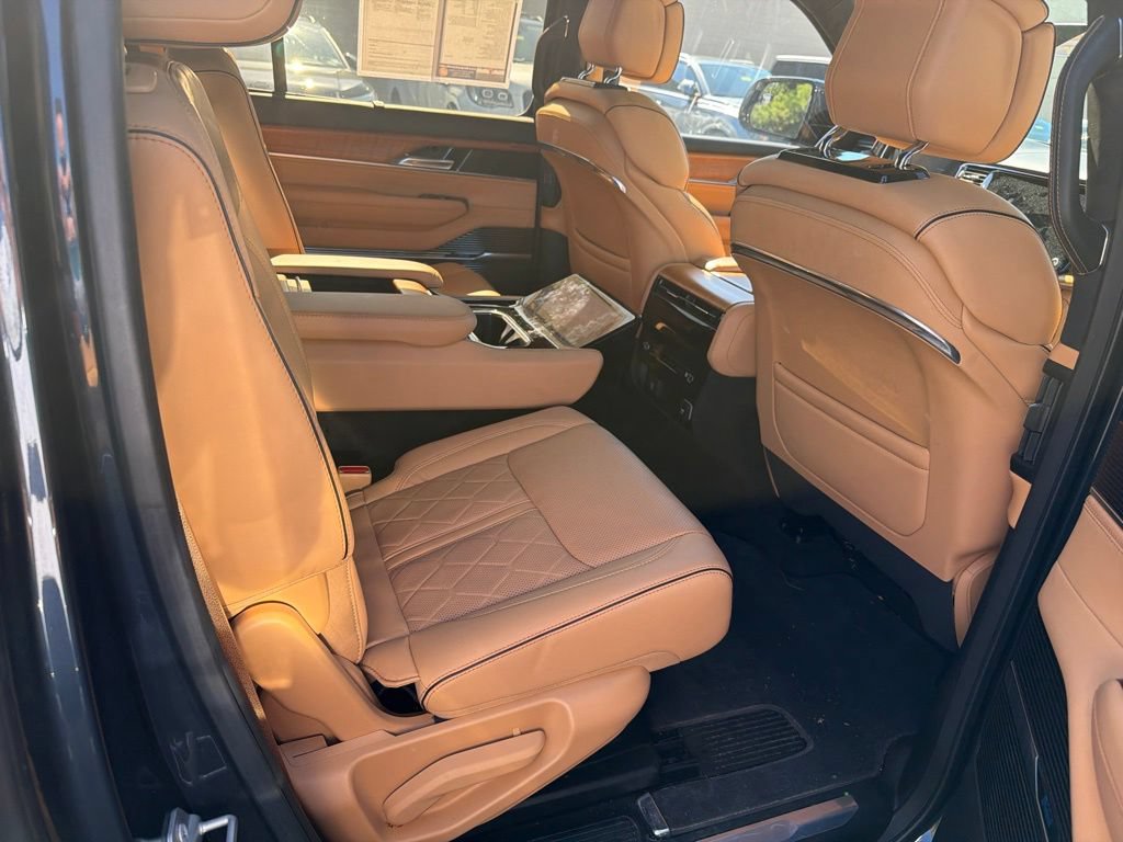 Used 2023 Jeep Grand Wagoneer L Series III AWD/4WD image 8