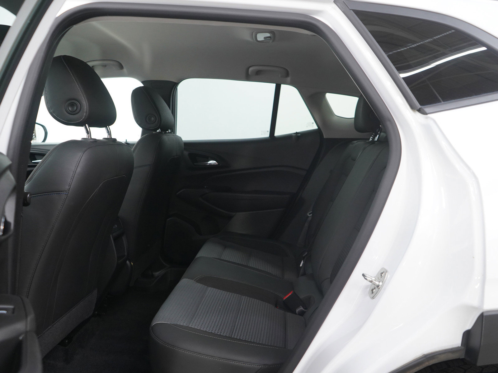 Used 2024 Chevrolet Trax LT w/ Driver Confidence Package image 17