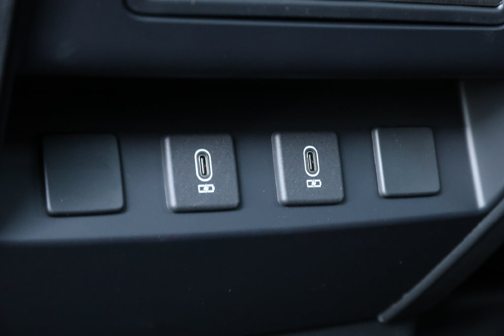 New 2026 Land Rover Defender 110 X-Dynamic SE AWD/4WD image 29