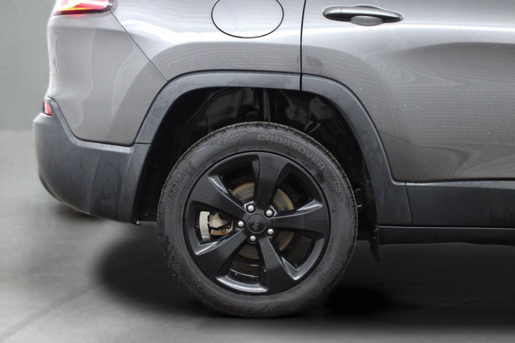 Used 2020 Jeep Cherokee Latitude Plus FWD image 12